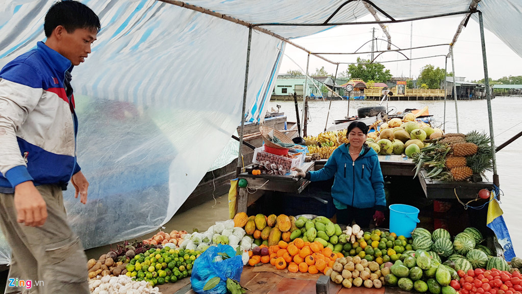 Đất Mũi nhộn nhịp trở lại sau bão Tembin